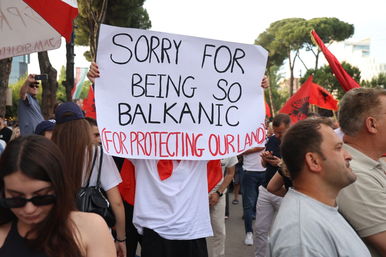 Αλβανία: Ο Ράμα πίσω από τα φλαμίνγκο των διαδηλώσεων βλέπει