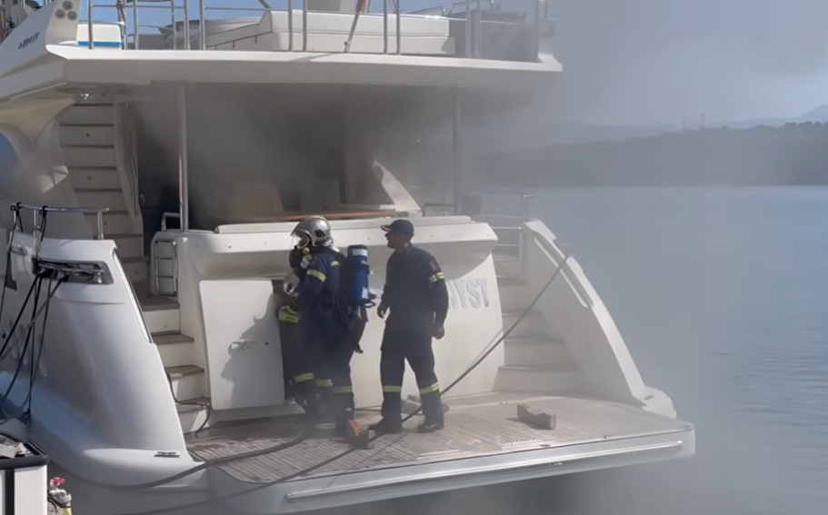 Αμφιλοχία: Φωτιά σε πολυτελές σκάφος – Μεγάλη επιχείρηση της