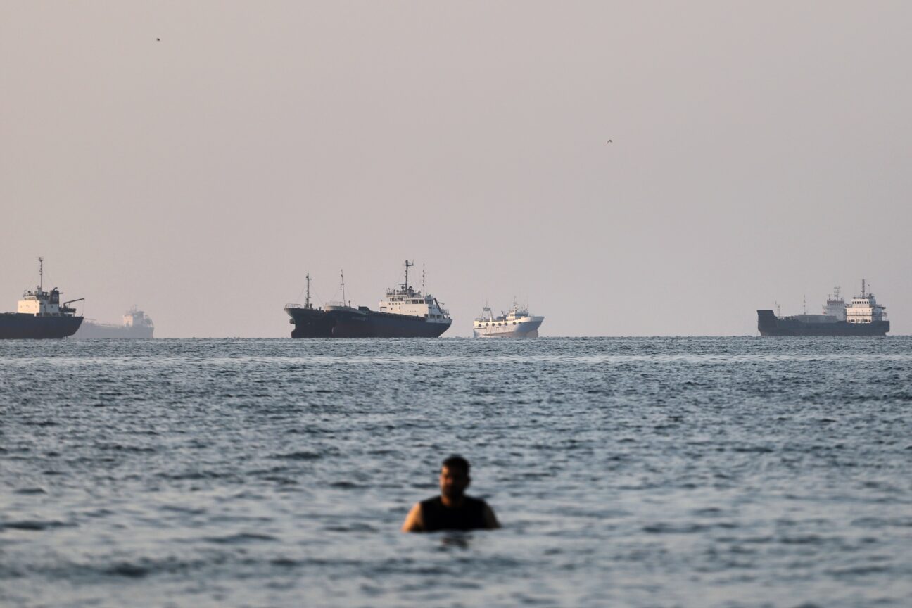 Ιράν: «Τα Στενά του Ορμούζ θα παραμείνουν κλειστά μέχρι νεωτ