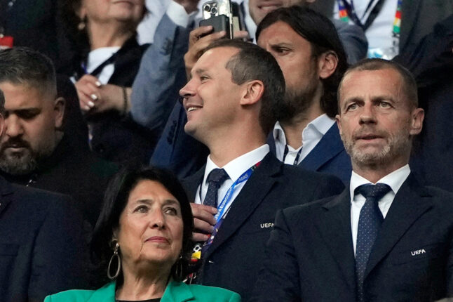 Φωτογραφία για: FIFA: Εξωθήθηκε από τη διοίκηση ο Κέβιν Λαμούρ που επέκρινε τον Ινφαντίνο 2 AP26212426849244