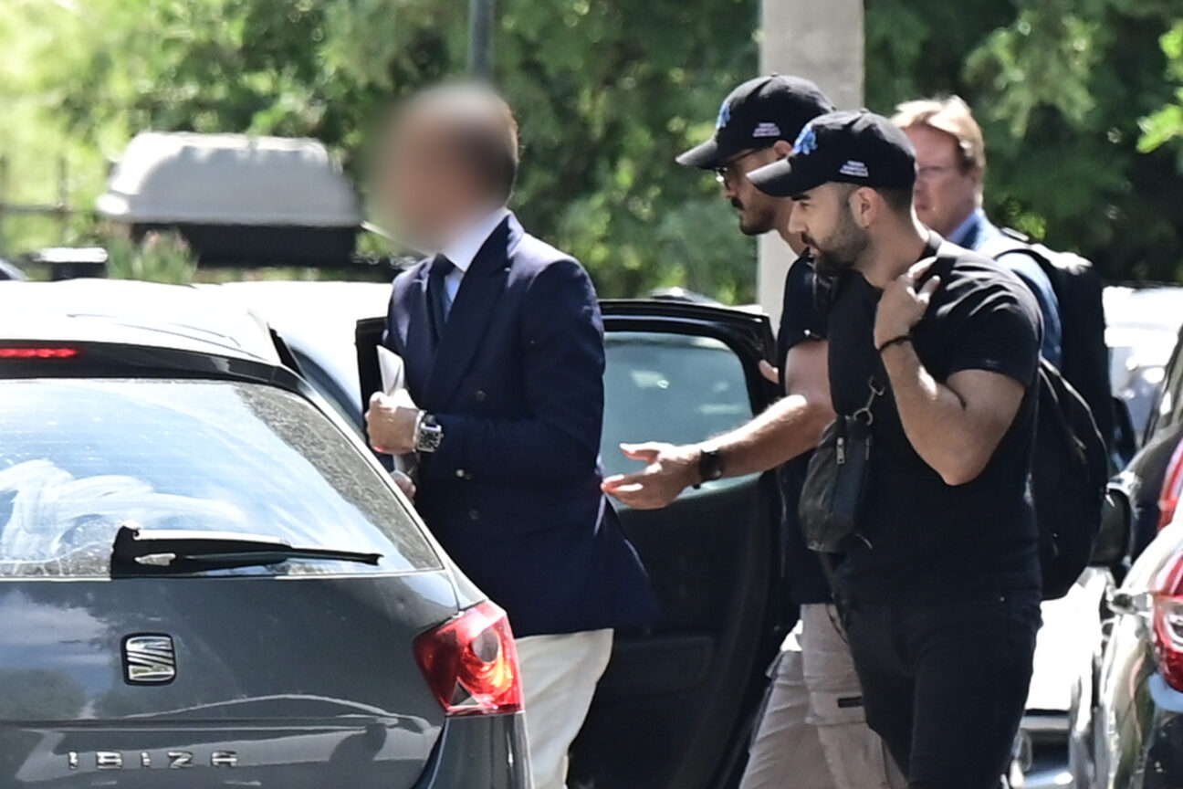 Φωτογραφία για: Θάνατος Μαζωνάκη: «Του έκανε ΚΑΡΠΑ με το ένα χέρι, σε ημικαθιστή θέση» - Τι λέει ο αντιπρόεδρος εργαζομένων του ΕΚΑΒ για τον γιατρό 1 7086600