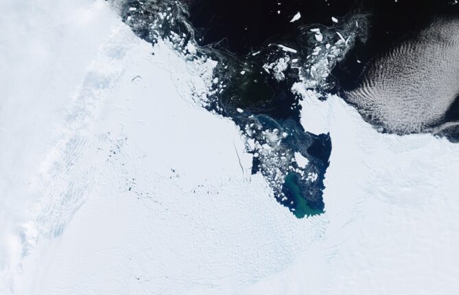 Thwaits Glacier Antarctica pillars