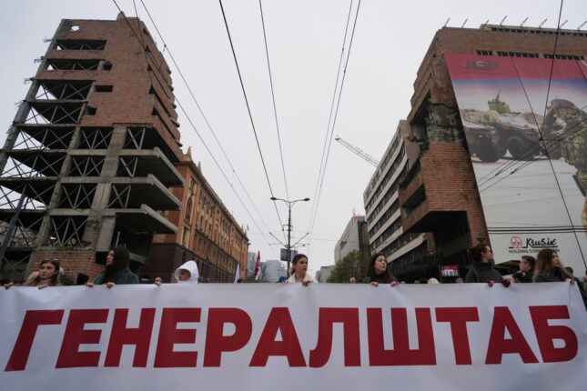 «Πύργος Τραμπ» στη θέση του βομβαρδισμένου επιτελείου της Σερβίας: Ο Βούτσιτς «πίεσε αυτοπροσώπως» την υπηρεσία προστασίας μνημείων